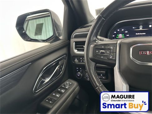 Used 2022 GMC Yukon XL SLT w/ SLT Premium Package image 7