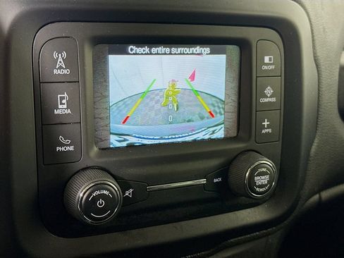 Used 2017 Jeep Renegade Altitude AWD/4WD image 6