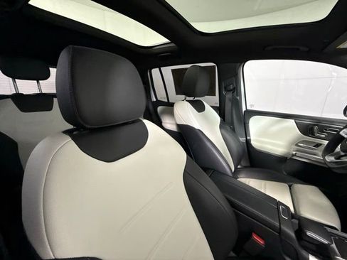 Used 2022 Mercedes-Benz GLB 250 image 32