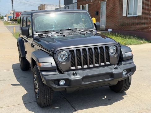 Used 2019 Jeep Wrangler Unlimited Sport S AWD/4WD image 3