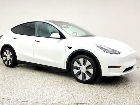 Used 2021 Tesla Model Y Long Range image 3