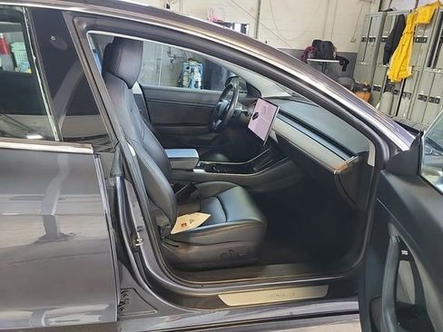 Used 2018 Tesla Model 3 Long Range image 11