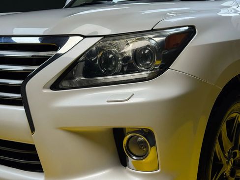 Used 2013 Lexus LX 570 4WD image 7