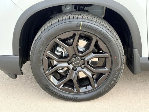 New 2025 Honda Pilot Touring image 10