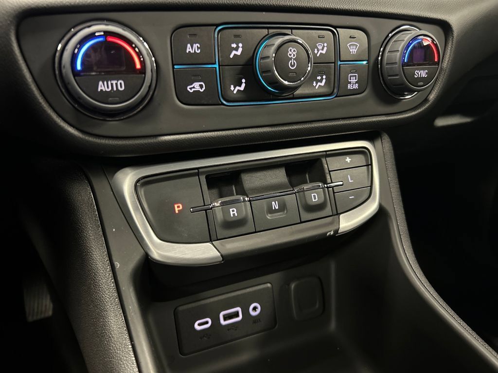 Used 2024 GMC Terrain SLE w/ Driver Convenience Package AWD/4WD image 21