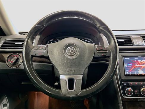 Used 2014 Volkswagen Passat 3.6 SEL Premium image 19