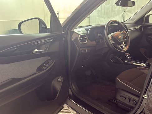 Used 2024 Chevrolet TrailBlazer LT w/ Convenience Package FWD image 7