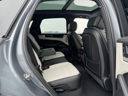 New 2026 Porsche Cayenne AWD/4WD image 19