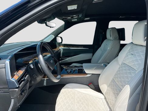 Used 2025 Cadillac Escalade Sport Platinum w/ LPO, Floor Liner Package AWD/4WD image 10