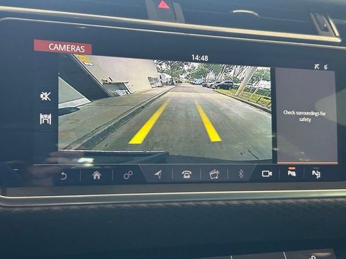 Used 2019 Land Rover Range Rover Velar R-Dynamic SE AWD/4WD image 9