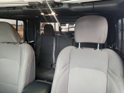 Used 2023 Jeep Gladiator Willys image 16