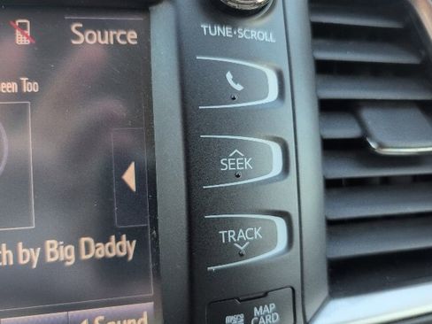 Used 2015 Toyota Highlander XLE image 24