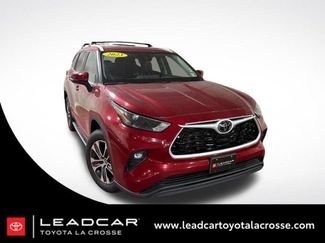 Used 2023 Toyota Highlander XLE AWD/4WD video 1