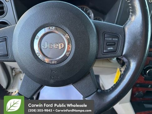 Used 2007 Jeep Commander Limited image 17