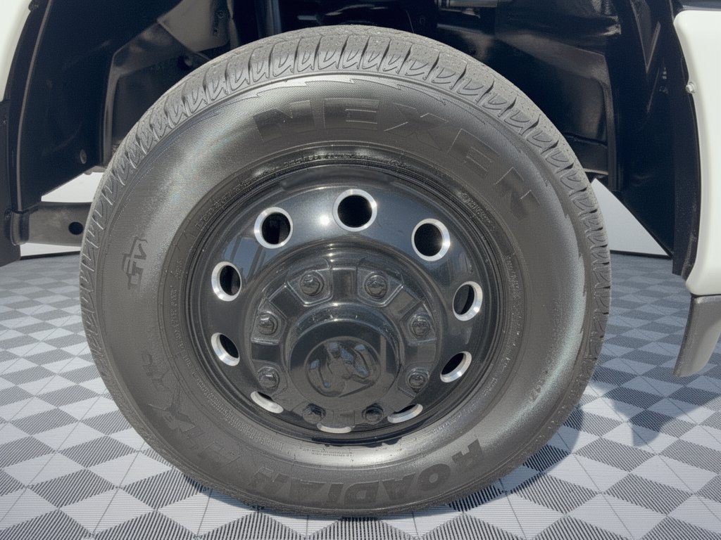 Used 2025 RAM 3500 Laramie AWD/4WD image 13