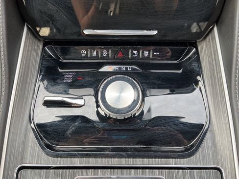 Used 2024 Jeep Wagoneer Series II w/ Flexible Seating Group image 36