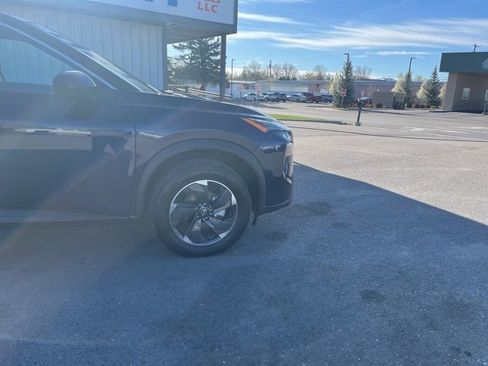 Used 2025 Nissan Rogue SV AWD/4WD image 13