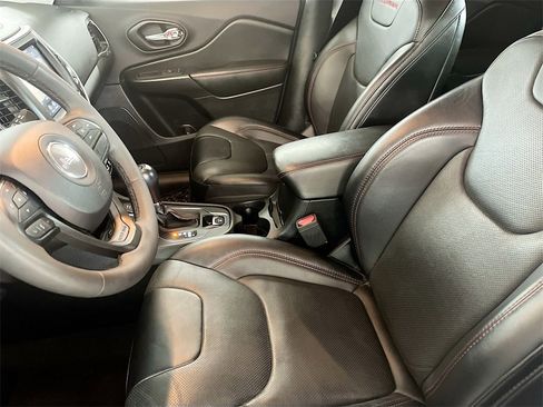 Used 2022 Jeep Cherokee Trailhawk w/ Premium Leather Package image 20