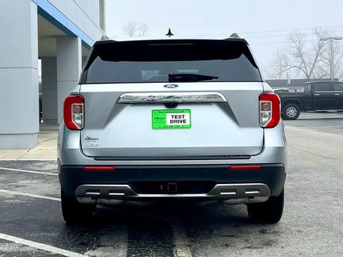 Used 2021 Ford Explorer XLT w/ Equipment Group 202A image 5