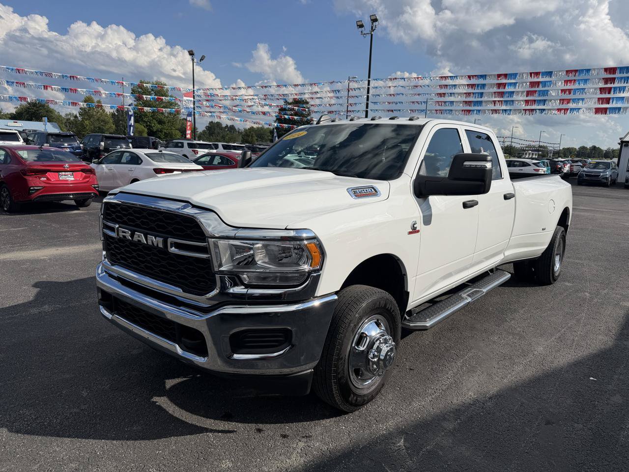 Used 2024 RAM 3500 Tradesman w/ Chrome Appearance Group AWD/4WD image 9