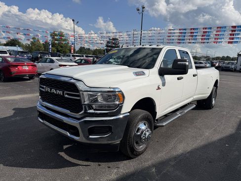 Used 2024 RAM 3500 Tradesman w/ Chrome Appearance Group AWD/4WD image 9