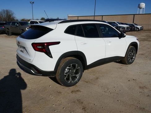 New 2026 Chevrolet Trax LT image 3