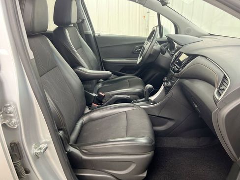 Used 2018 Chevrolet Trax LT w/ LT Convenience Package image 21