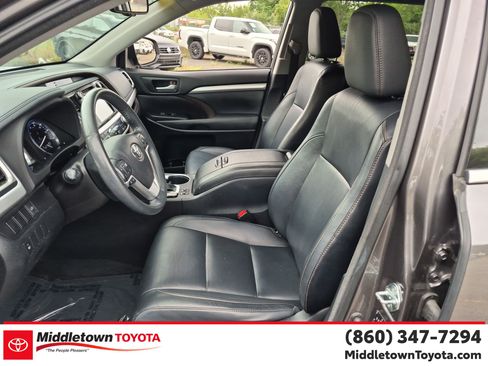 Used 2015 Toyota Highlander XLE AWD/4WD image 14