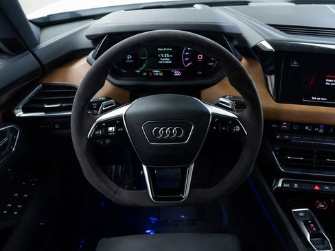 Used 2024 Audi e-tron GT Premium Plus image 12
