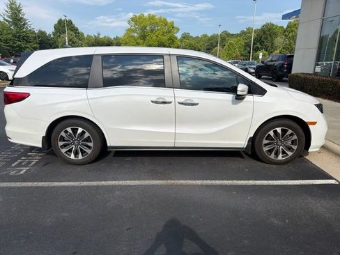 Used 2024 Honda Odyssey EX-L image 3