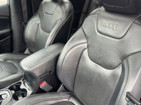 Used 2019 Jeep Cherokee Limited AWD/4WD image 9