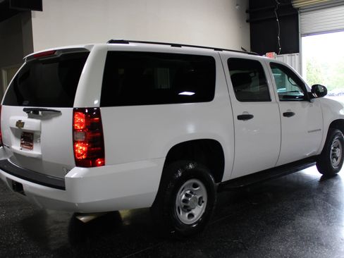 Used 2011 Chevrolet Suburban 2500 RWD image 3