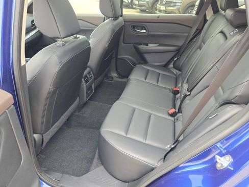 Used 2023 Nissan Rogue SV w/ SV Premium B Package AWD/4WD image 16