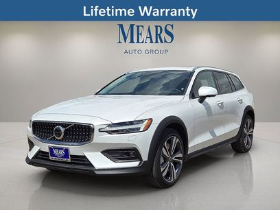 New 2026 Volvo V60 B5 Cross Country Plus w/ Protection Package Premier