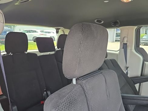 Used 2016 Dodge Grand Caravan SE FWD image 30