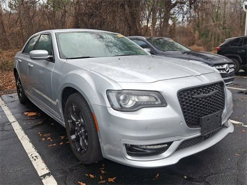 Used 2023 Chrysler 300 Touring L w/ Popular Equipment Group image 3