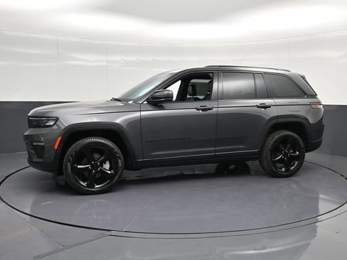 Used 2025 Jeep Grand Cherokee Limited w/ Black Appearance Package RWD image 7
