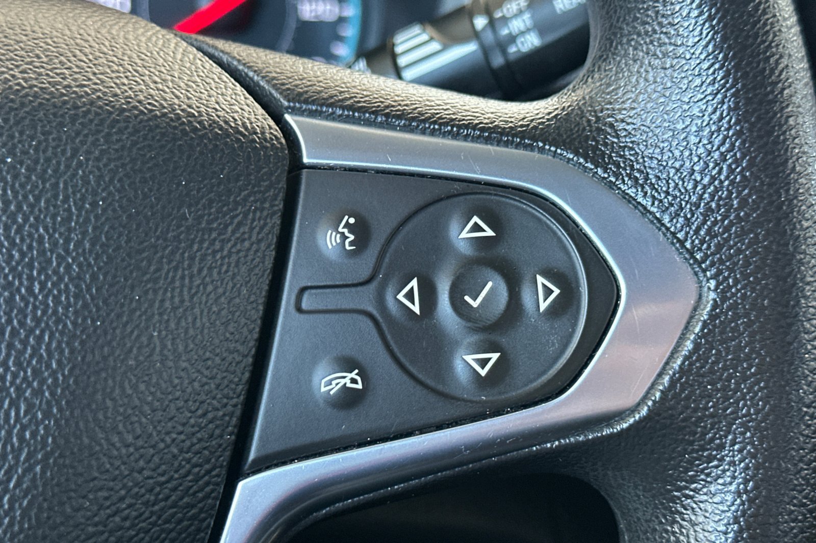 Used 2020 Chevrolet Traverse LS FWD image 33