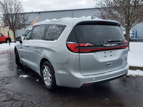 Certified 2024 Chrysler Pacifica Touring-L image 29