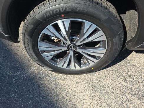 Used 2023 Nissan Rogue SV AWD/4WD image 12