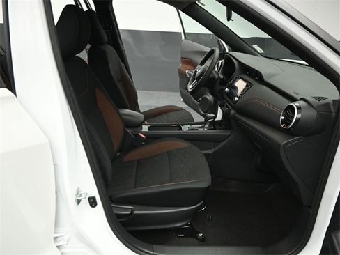 Used 2023 Nissan Kicks SR image 28