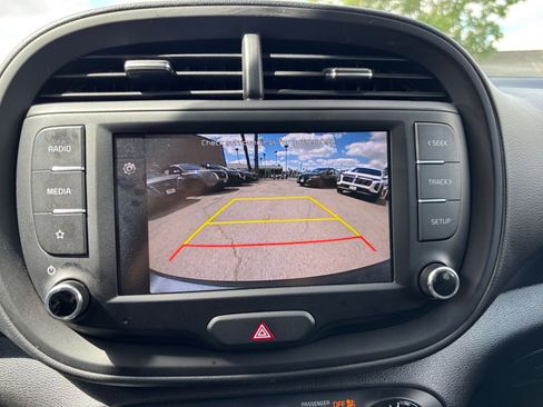 Used 2025 Kia Soul LX w/ LX Technology Package FWD image 22