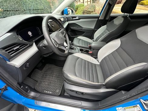 Used 2022 Volkswagen Taos SEL w/ Panoramic Sunroof Package image 14