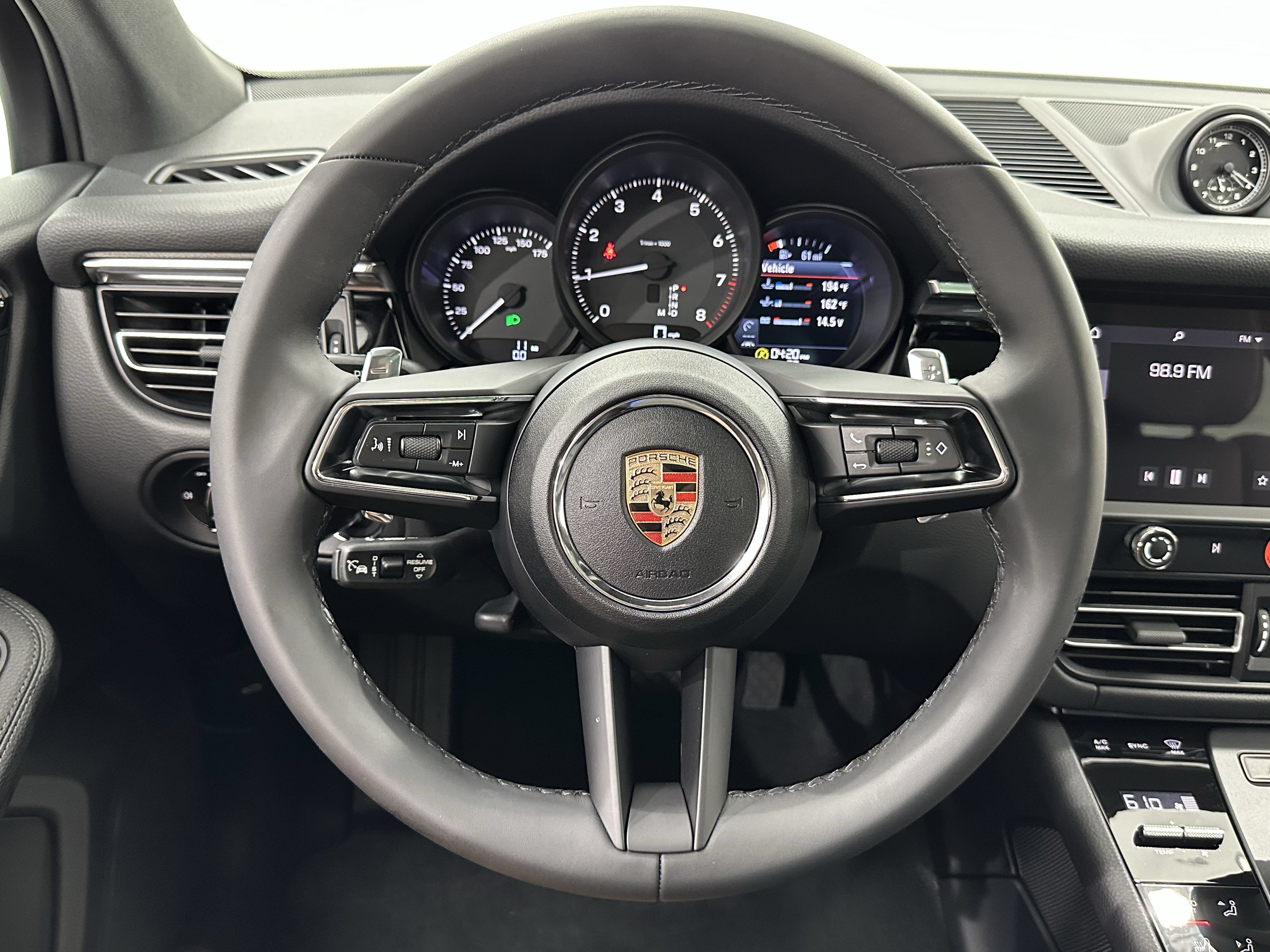 Used 2025 Porsche Macan AWD/4WD image 43