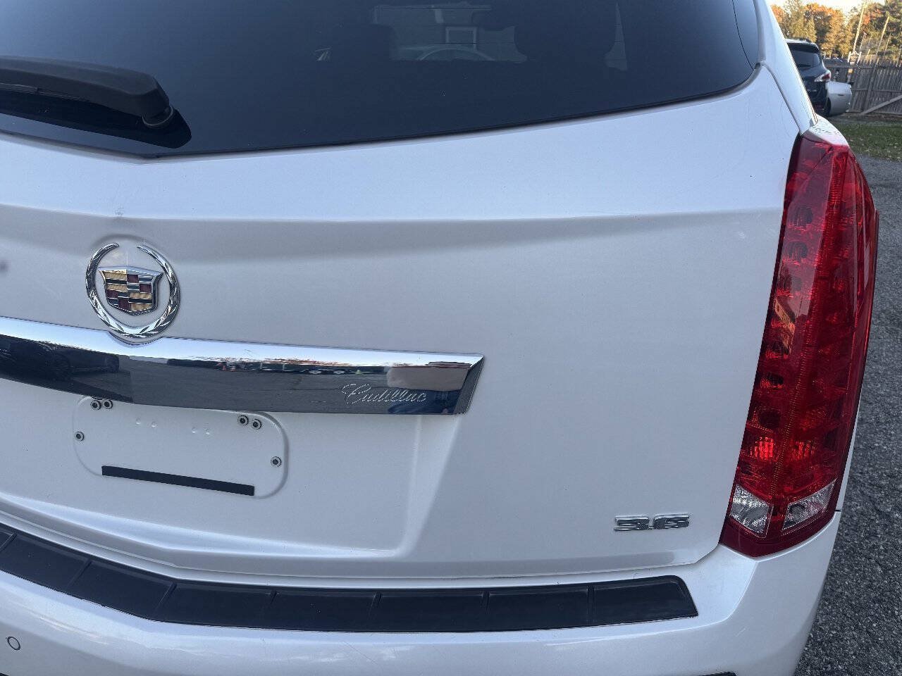 Used 2015 Cadillac SRX Luxury w/ Driver Awareness Package FWD image 9