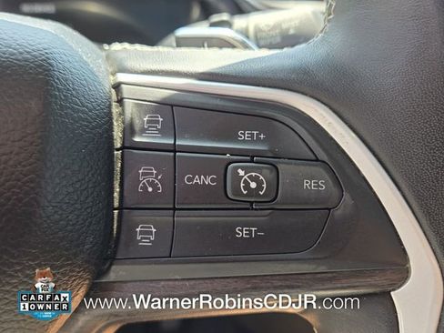 Used 2022 Jeep Grand Cherokee Limited w/ Luxury Tech Group II RWD image 28