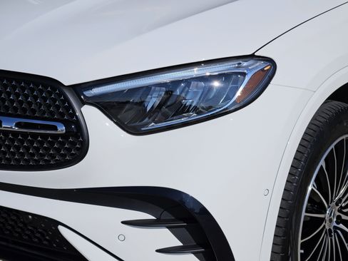 Used 2025 Mercedes-Benz GLC 300 image 29