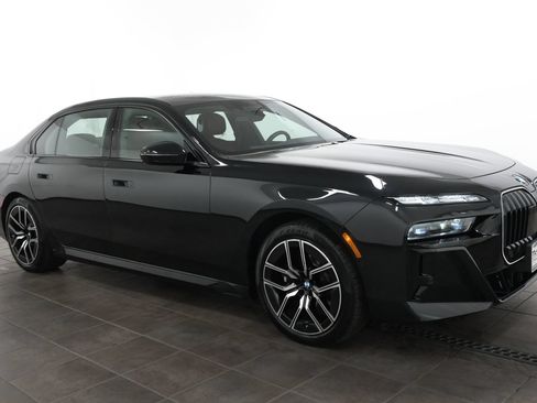 Used 2026 BMW 760i xDrive w/ Executive Package AWD/4WD image 7