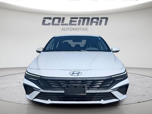 Used 2024 Hyundai Elantra SEL FWD image 2