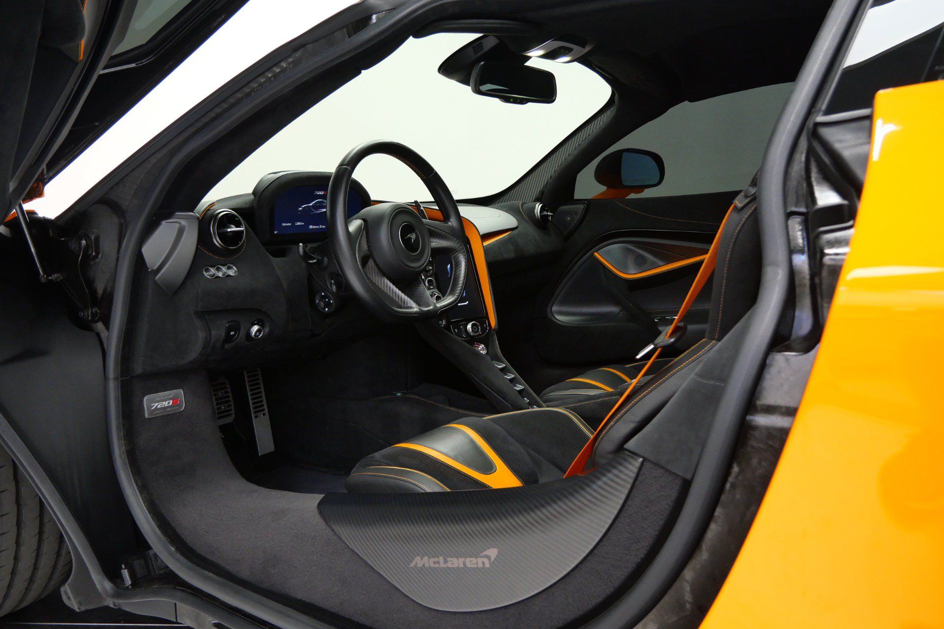 Used 2022 McLaren 720S Performance RWD image 24